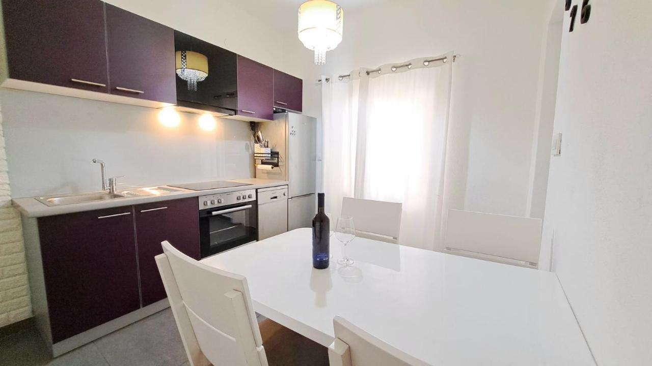 Center Apartment With Terrace And Free Parking Kaštela 외부 사진